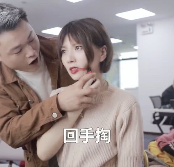 抖音最会作死的男朋友:鬼刀一开,走位走位,手里