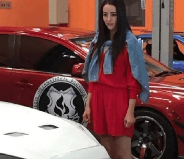 走红后的热巴, 现在到底有多少身价