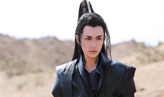 朱一龙整容前后照片对比, 动刀前颜值掉线, 家庭