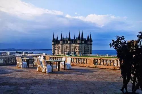 《西虹市首富》里的奢侈酒店,住一晚的真实价