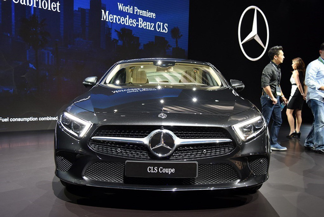 全新奔驰CLS即将上市 倒三角形的前大灯组设计是亮点