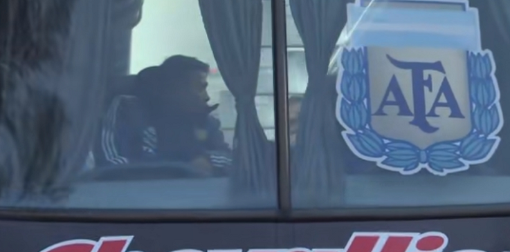 阿根廷足球队回国,场面极度冷清!或许这就叫成