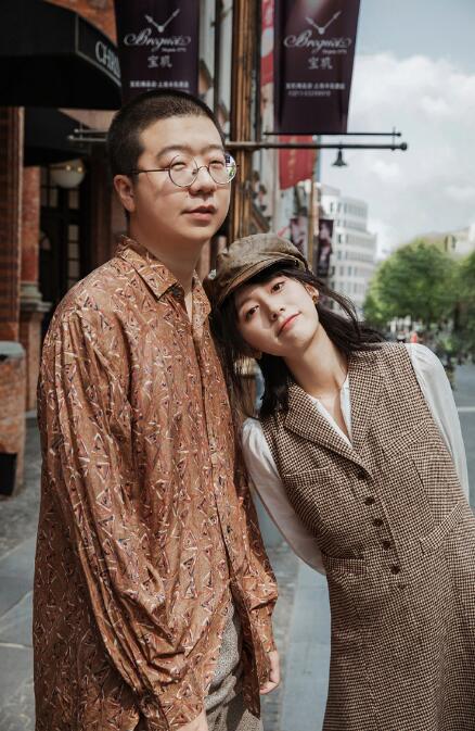 李诞黑尾酱曝光了一组照片甜炸全网,网友:婚纱