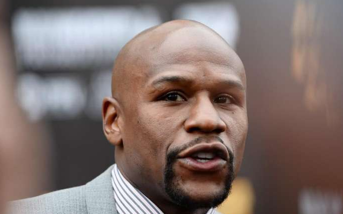 41岁梅威瑟赴日本计划开公司, 多名日本美女主