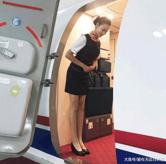 东方航空的最美空姐, 美得令人窒息, 网友: