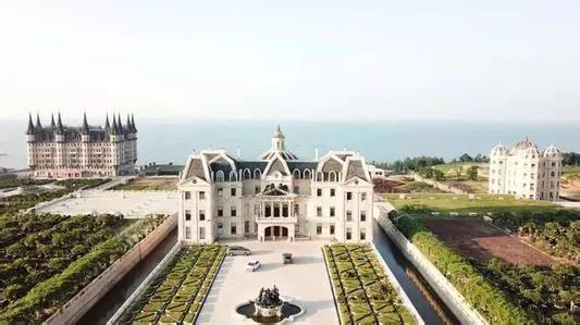 《西虹市首富》里的奢侈酒店,住一晚的真实价