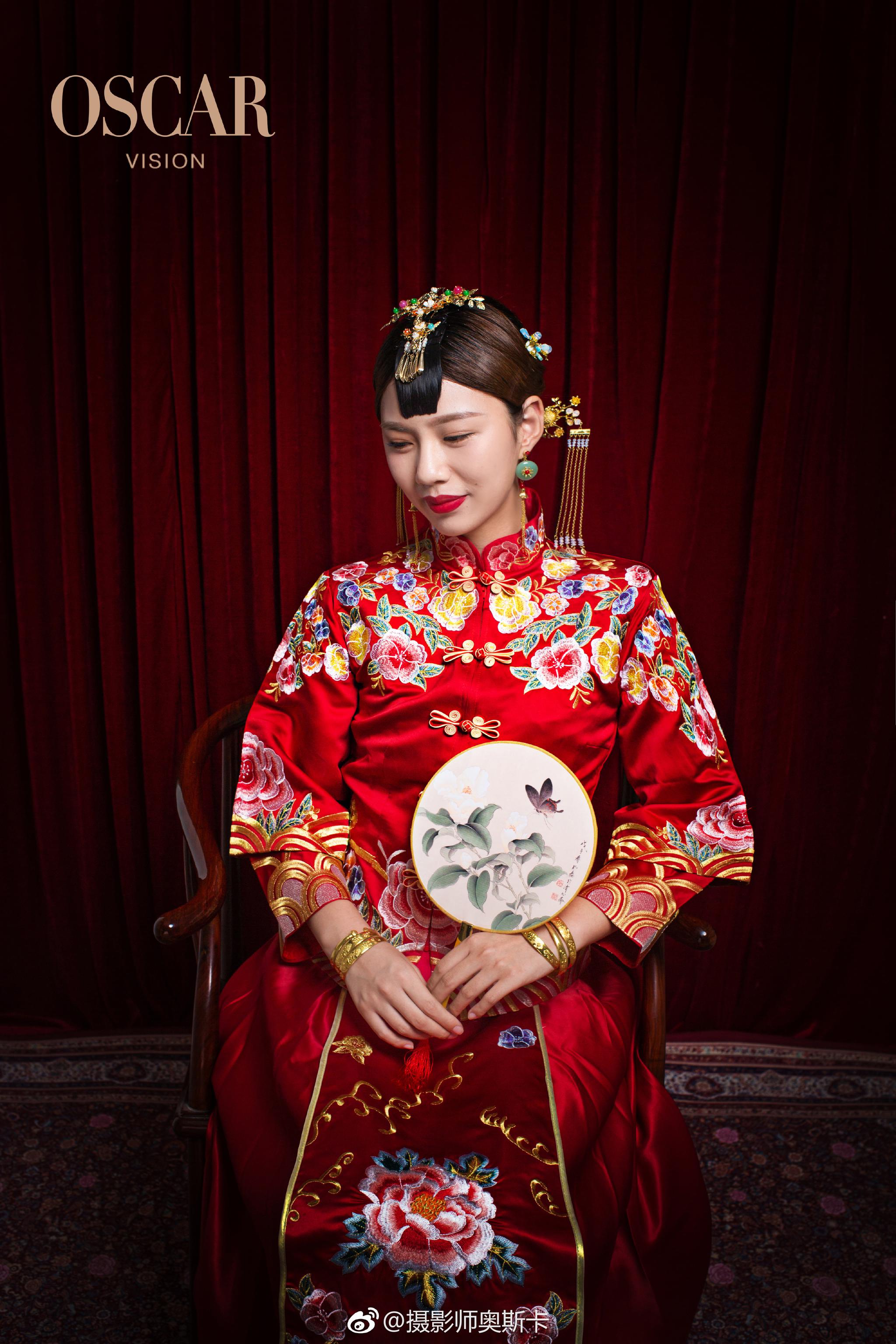 一颦一笑尽显温婉恬静,这样的秀禾婚纱照你喜