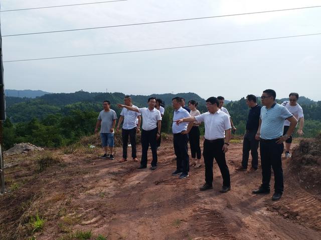 南充市高坪区委书记袁华兵调研斑竹乡脱贫攻坚工作
