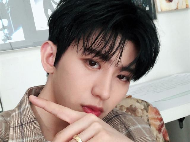 百分九萌颜暴击,黄明昊帅萌,农农可怜萌,蔡徐坤