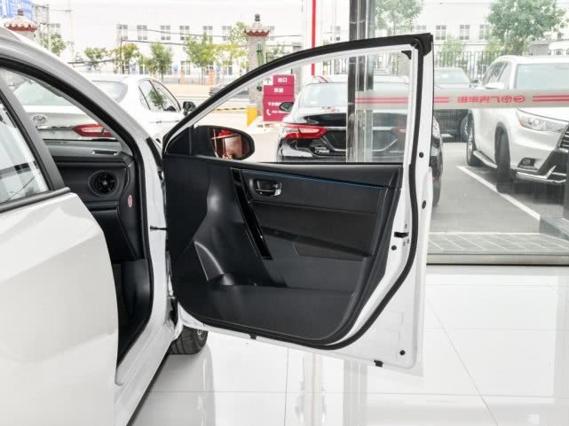 买迈腾不如买它,配四缸不足10万,关键:耗油堪比