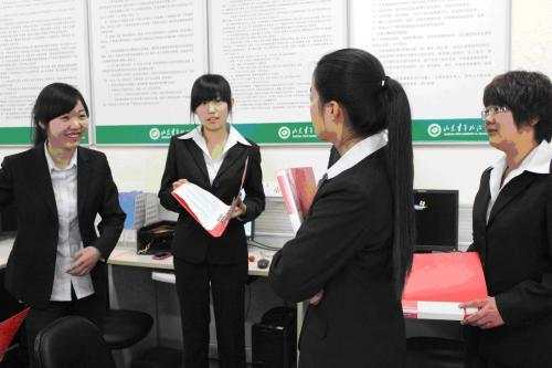 高考志愿: 最难涨工资的5大专业! 前途渺茫混