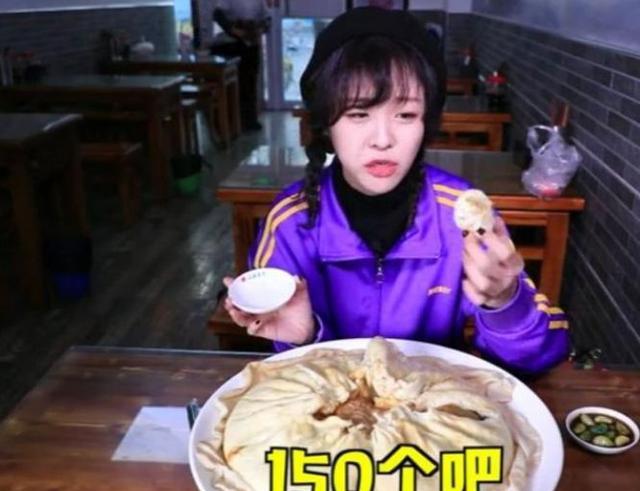 大胃王mini挑战吃"10斤巨型包子",最后成功免单,老板傻眼了