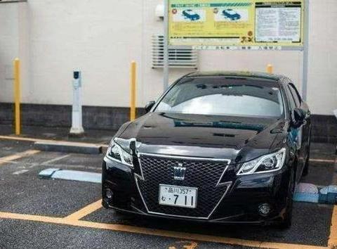 海内外皇冠对比，国外皇冠比A6L更好，国内连迈腾都不如