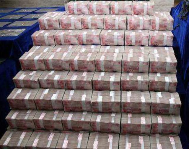 一下子从银行取走一个亿的现金,会面临银行怎样的挽留?