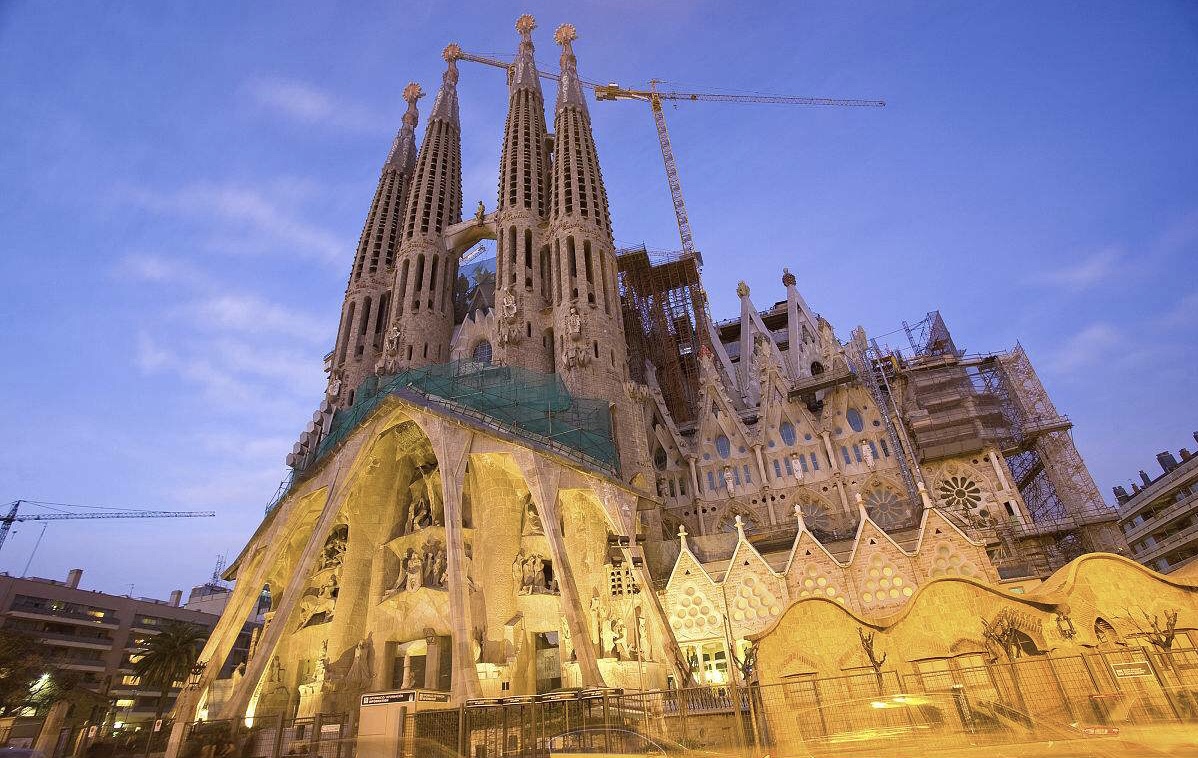 百年建筑奇迹 | 巴塞罗那圣家族大教堂,感受信仰的美学力量。