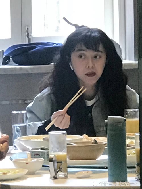 范冰冰素颜在饭店吃饭被偶遇,路人镜头下的范