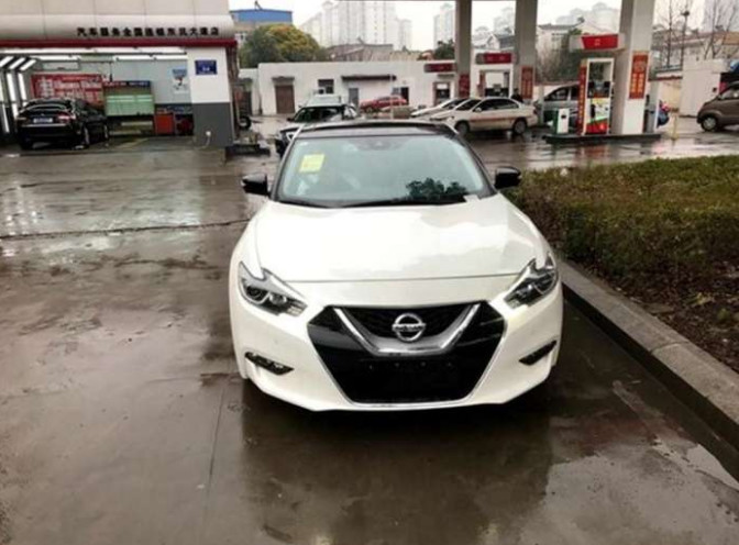 这车现在售价18万没人买，比宝马，奔驰还要豪华