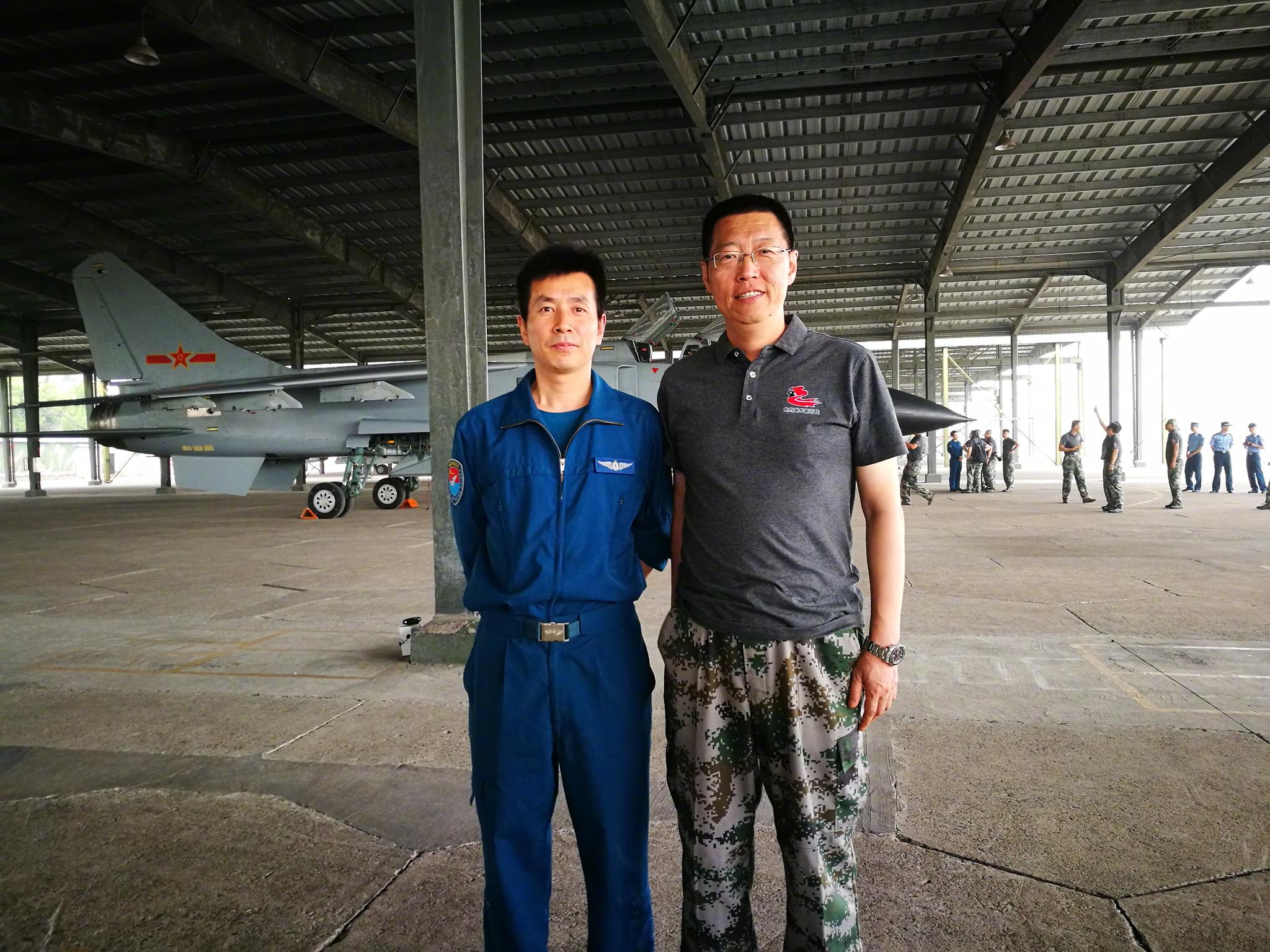 驻笕桥机场的空军上海基地某飞豹旅,图①至图⑤是他们某大队备航楼