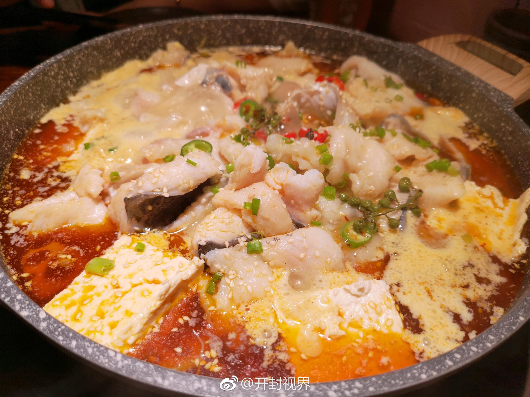 白总管藤椒豆花鱼，开业期间买100送我100。星光天地B馆3楼。