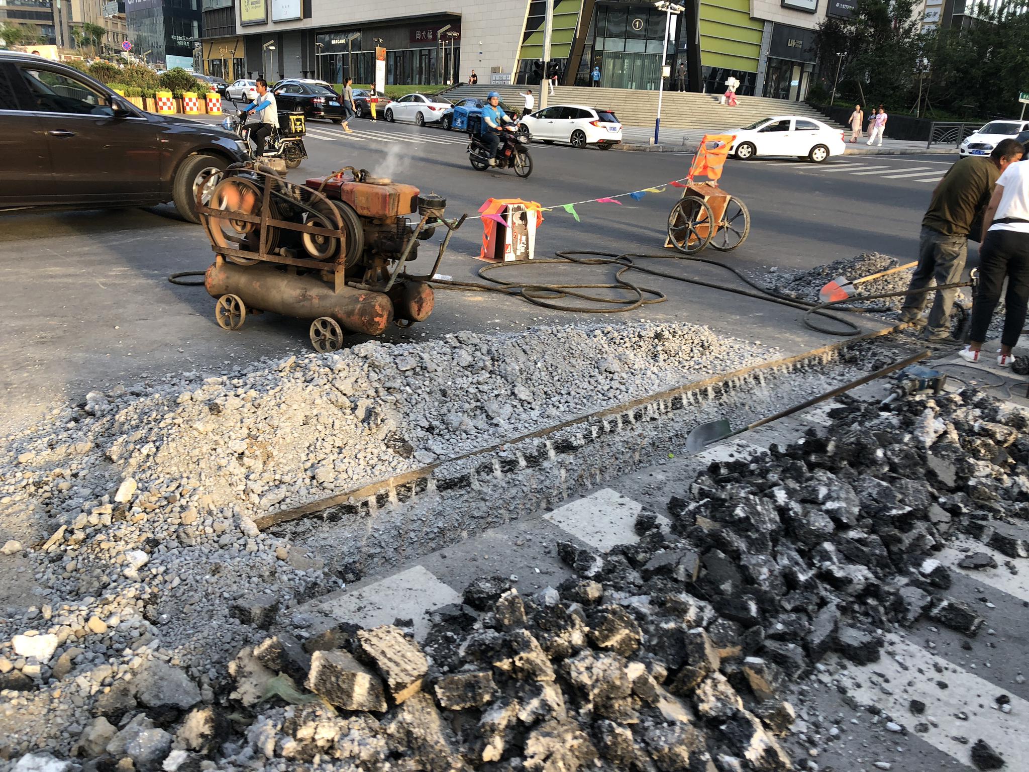 青岛某富豪平老虎被绑匪套上麻袋绑架