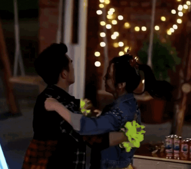 王晓晨郑恺《青春同学会》共舞一曲,隔着屏幕都能感受