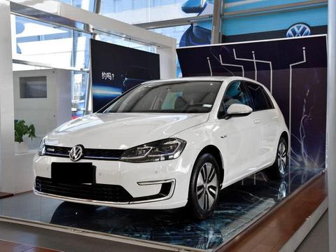 这款小钢炮才卖22万，跑一百公里也不费一滴油，比亚迪秦都尿裤子