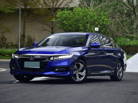 大众迈腾再遇强敌，外观年轻动感，售价或不到17万动力成焦点