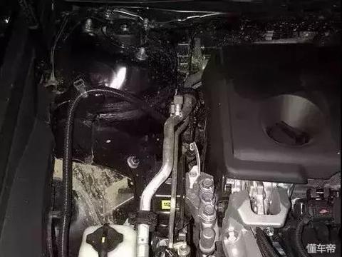 第八代凯美瑞发动机舱进泥浆 到底是不是设计缺陷