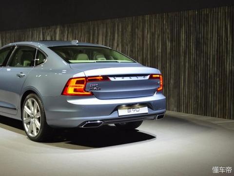 后排大到能蹲人，世界十佳发动机，只卖31万见客户比开奥迪更有面