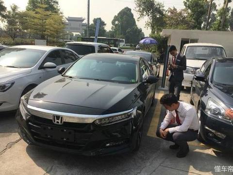 全国首台十代本田雅阁到店，这外观比凯美瑞帅气太多
