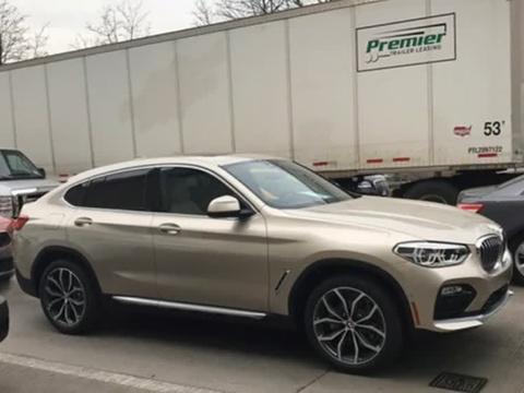 全新宝马X4轿跑SUV实车上路