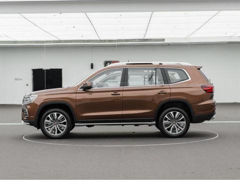 外观比路虎还霸气，车长4.9米配两把差速锁，这比普拉多还靠谱