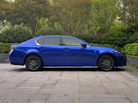 跟锐志同级的雷克萨斯，锐志停产、它仍健在