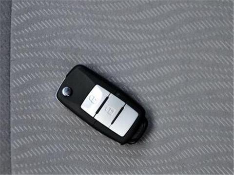 花10万怒提“山寨版”路虎，交车当天，礼炮满天飞，车主很开心！