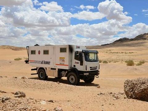 喜欢越野的你，看看这款能带你去沙漠纵横的钢铁房车！