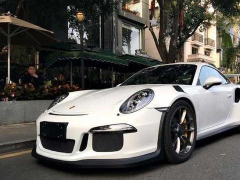 保时捷百公里加速3.3秒，上海2土豪为买这车加价18万