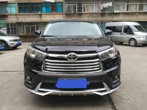 32万买辆丰田汉兰达，车主爱车如己：然朋友打开车门却后不禁笑了