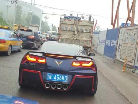 面包车撞了一辆“五菱”，要求索陪30万！群众：什么五菱这么贵！