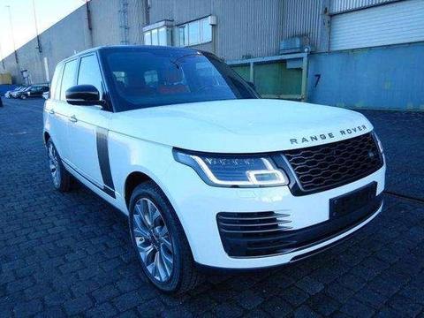 全新18款路虎揽胜抵达4S店，配全触摸式中控台，科技感超强