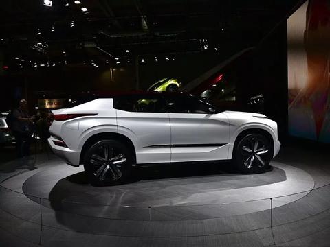 三菱混动版发布了，油耗3升仅售12万，还买啥冠道