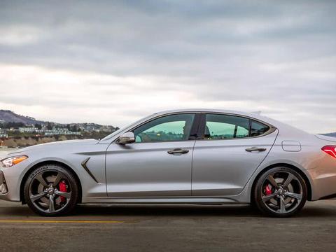 这款韩系轿跑，溜背造型比宝马漂亮，4秒破百配四驱，叫板捷豹