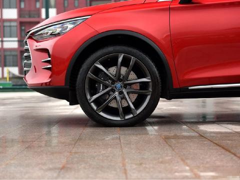 辛苦从奥迪挖来设计师，新车4.5S破百＋90°旋转电视，全国就它