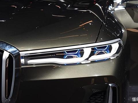 全新宝马旗舰级SUV亮相国内！尺寸完虐奔驰奥迪，4.4T双涡轮增压