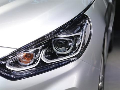 五一提这车回家！到手不用15万，比帕萨特帅气2倍，相亲面子足！