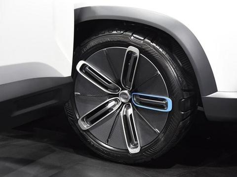 吉利这80亿没白花！中国第一辆纯电“路虎”诞生，仅20万买啥途观