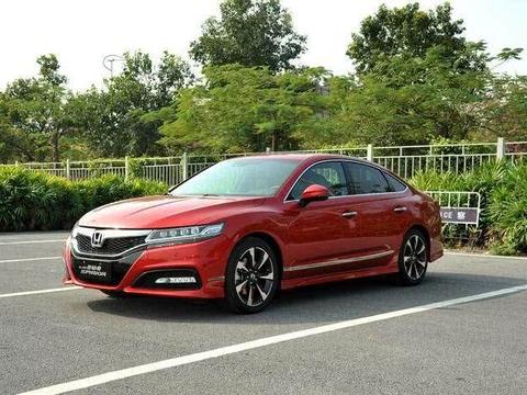 档次比雅阁高，操控完虐迈腾，优惠5万比速腾还要划算