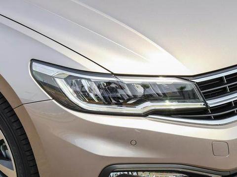 正宗德系血统，人称“小迈腾”，轴距近2米7，仅售11万要火