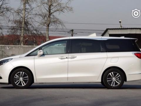 董明珠的电动埃尔法终于来了，6米配十座，充电5分钟跑200公里