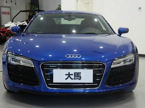 250万怒提奥迪R8，华丽的外观让我着迷，车友，一年后必后悔