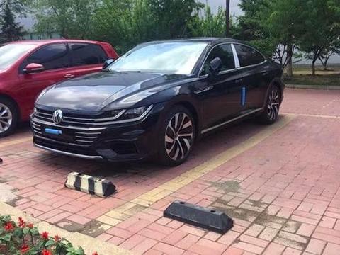 新一代CC实车来了！堪称最帅中级车，有无框车门，25万能不能火